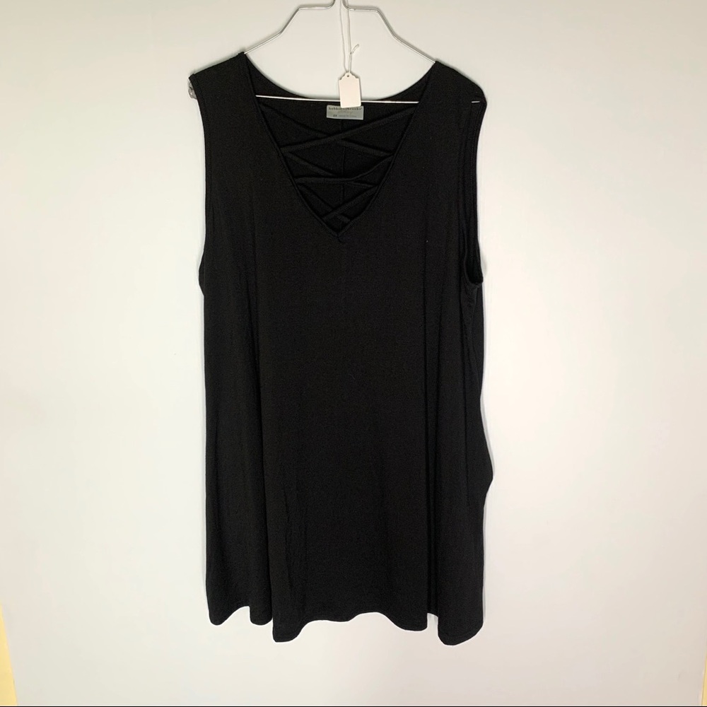 🔥 3/$20 - Bobby Brooks-criss-cross neck line
